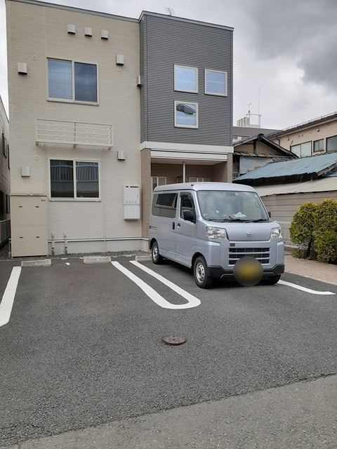 ベルアルモニーＢの駐車場