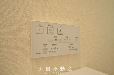 【トイレ】 | 綾瀬市綾西1丁目　新築戸建て　全１棟【仲介手数料無料】 | 1階