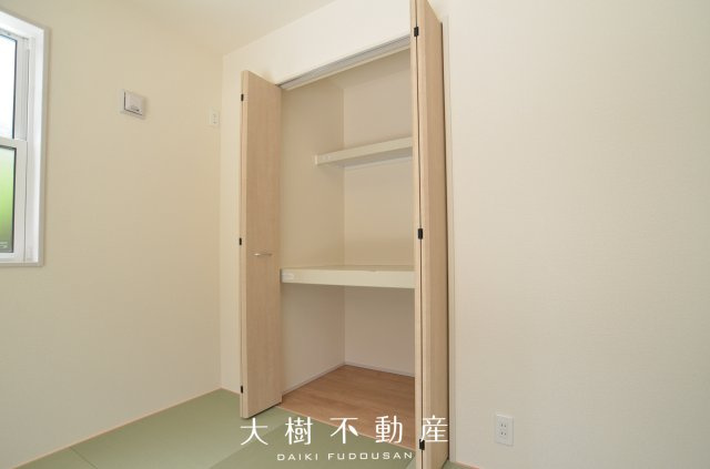 【和室】 | 綾瀬市綾西1丁目　新築戸建て　全１棟【仲介手数料無料】 | 1階　和室（5.25帖）クローゼット