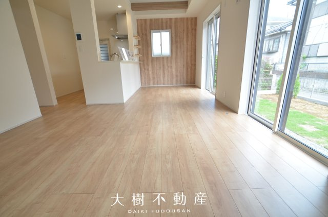 【居間・リビング】 | 綾瀬市綾西1丁目　新築戸建て　全１棟【仲介手数料無料】 | 【仲介手数料無料でご紹介可能です】大樹不動産