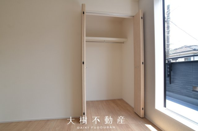 【洋室】 | 綾瀬市綾西1丁目　新築戸建て　全１棟【仲介手数料無料】 | 2階　洋室2（5.25帖）クローゼット