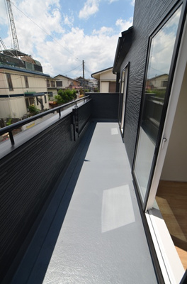 【バルコニー】 | 綾瀬市綾西1丁目　新築戸建て　全１棟【仲介手数料無料】