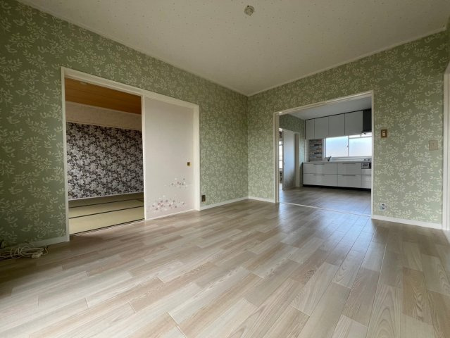 神陵台東住宅56号棟の居間・リビング