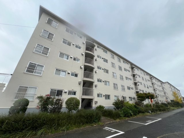 神陵台東住宅56号棟の外観