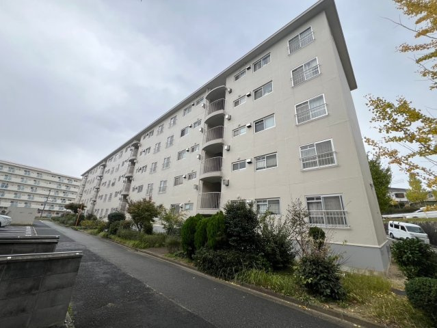 神陵台東住宅56号棟の外観