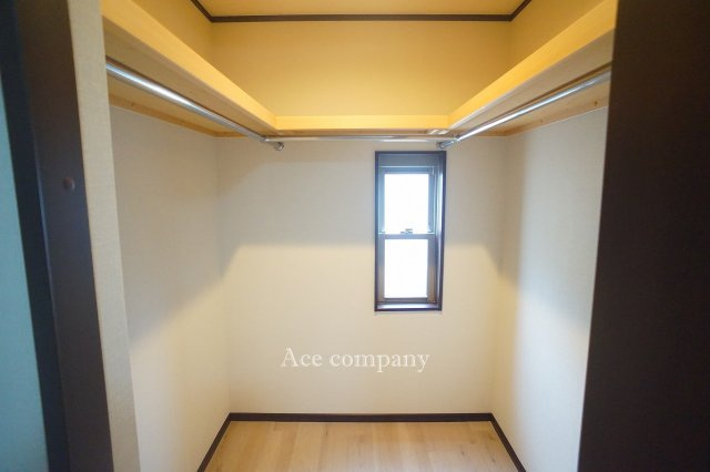 【収納】 | 東大阪市古箕輪1丁目 | 【2階：洋室6帖】の広々ウォークインクローゼット内です♪