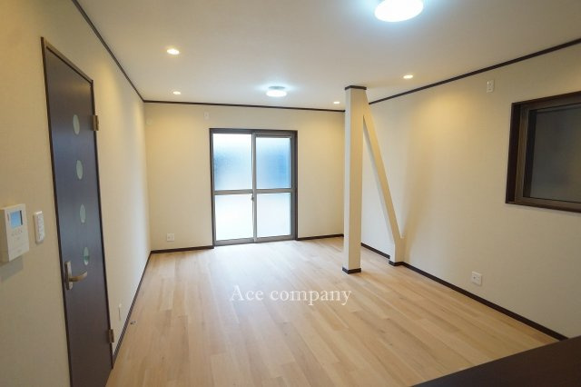 【居間・リビング】 | 東大阪市古箕輪1丁目 | 【LDK：約15帖】
