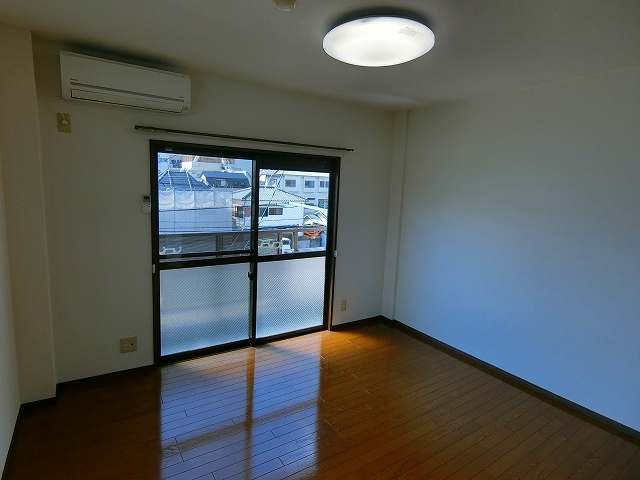 プチメゾン弥生の居間・リビング