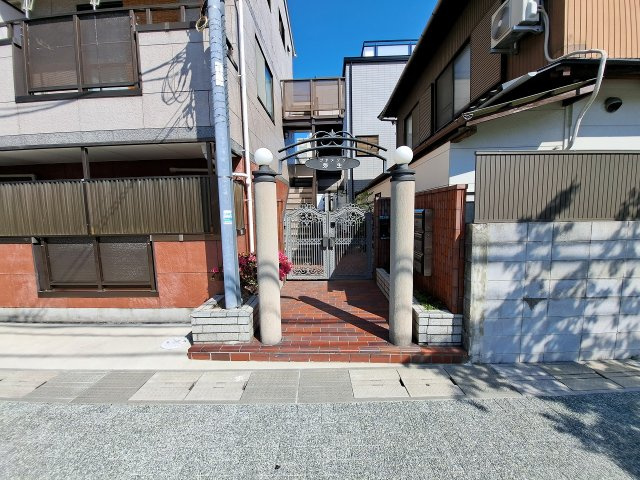 プチメゾン弥生のエントランス