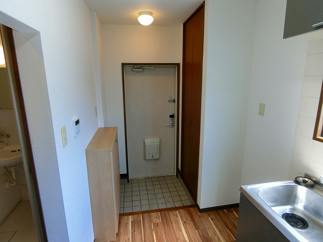 プチメゾン弥生の玄関