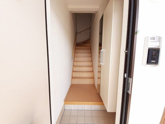 【玄関】 | ブルック　Ａ | 落ち着いた玄関です