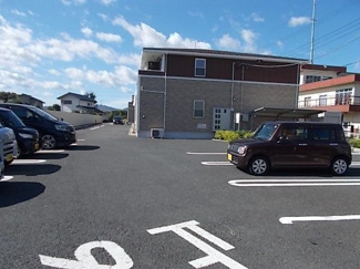 【駐車場】 | フォルトゥーナ・Ⅰ | 駐車場に車を止められます