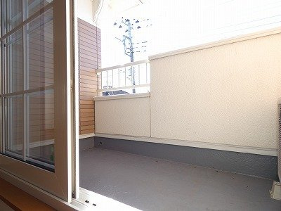 メゾン・パルテ－ルＥのバルコニー|外からの目が気にならないバルコニーで洗濯物が干せます