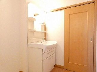 【洗面所】 | メゾン・パルテ－ルＥ | ゆったりとスペースのある洗面所