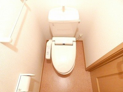 メゾン・パルテ－ルＥのトイレ|落ち着いた色調のトイレです