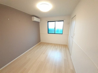 【内装】 | スイレンティ　１ | 明るい室内です