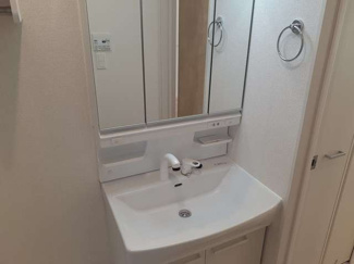 【洗面所】 | Ｌａｋｉ　Ⅰ | 明るい洗面所です