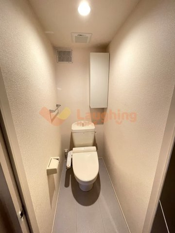 シュトラールのトイレ|落ち着いた色調のトイレです