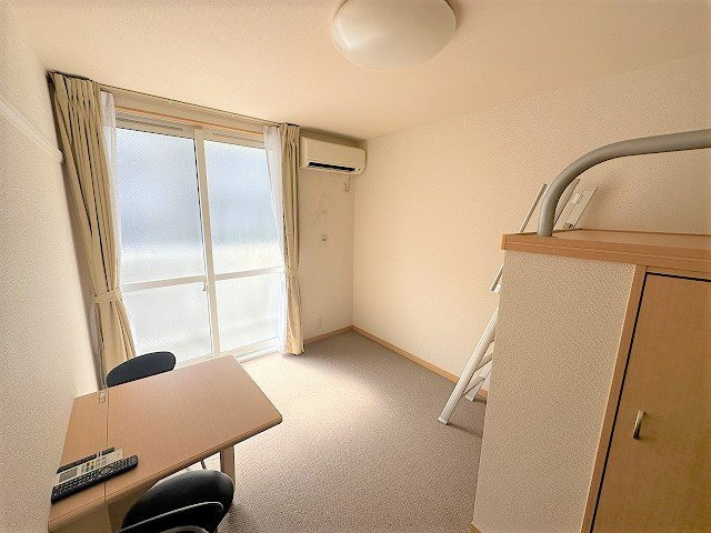 レオパレスカーネリアン片倉の居間・リビング