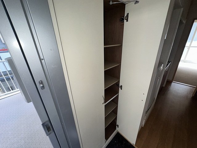 レオパレスカーネリアン片倉の内装|靴箱です。