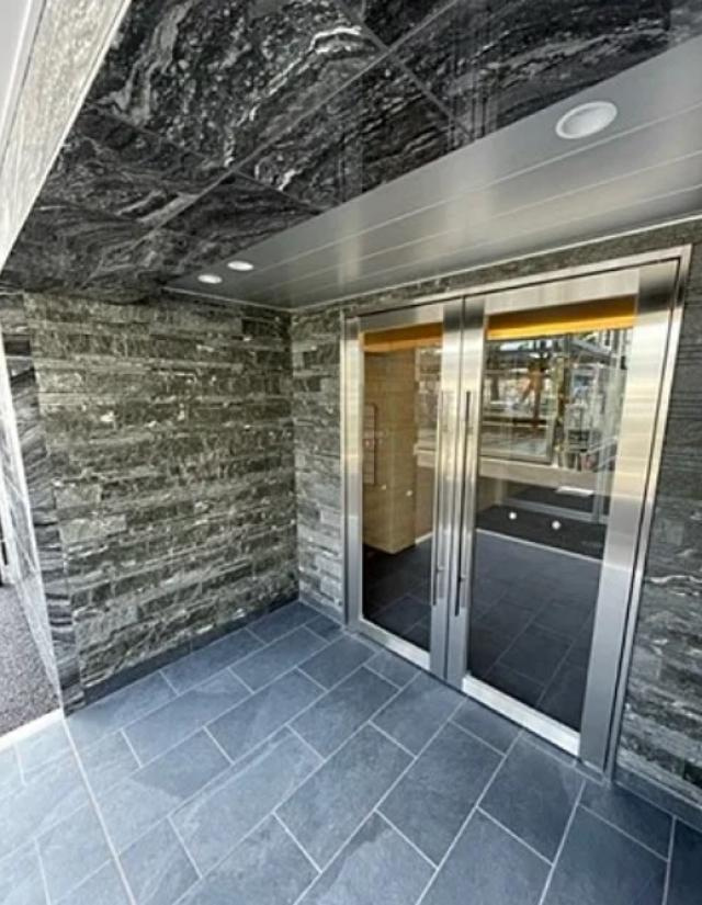 横浜市港北区樽町２丁目の賃貸マンションのエントランス