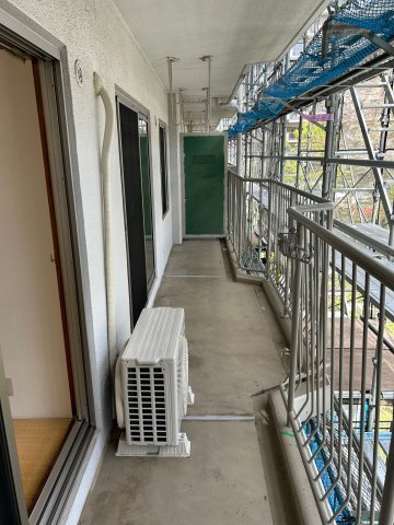 市川パークハイツC棟のバルコニー