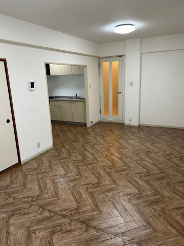 市川パークハイツC棟の居間・リビング