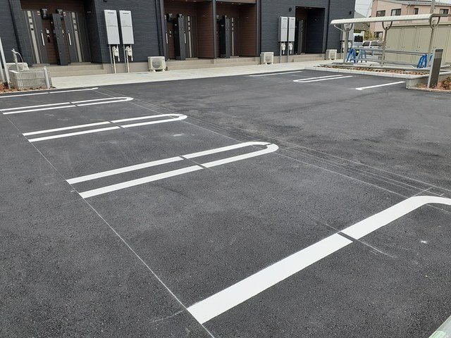 ラ・セゾン川島の駐車場