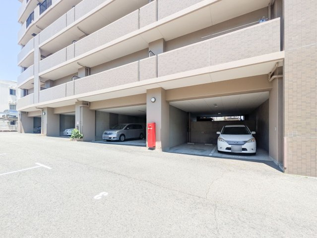 コージースクエア須磨白川台の駐車場