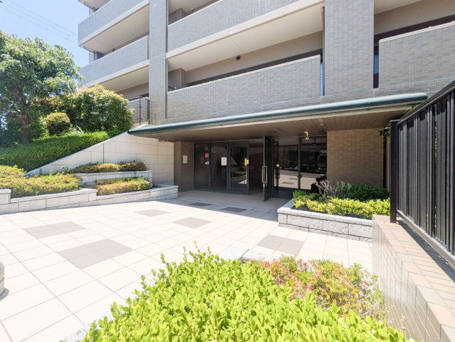 コージースクエア須磨白川台のエントランス