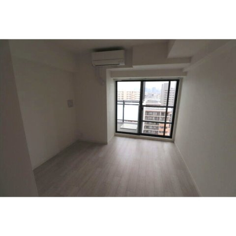 コンフォリア・リヴ新大阪WESTの居間・リビング