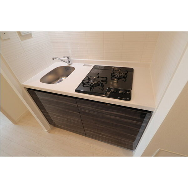 コンフォリア・リヴ新大阪WESTのキッチン