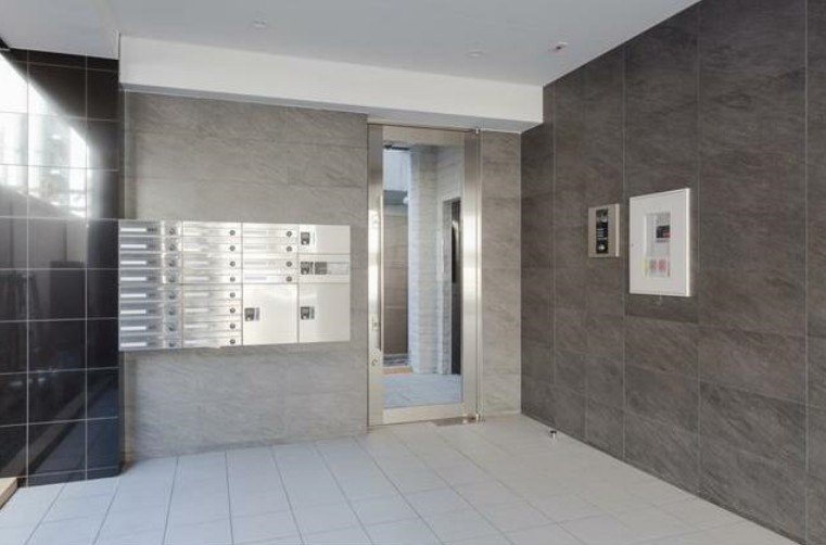 緑3丁目マンションのエントランス