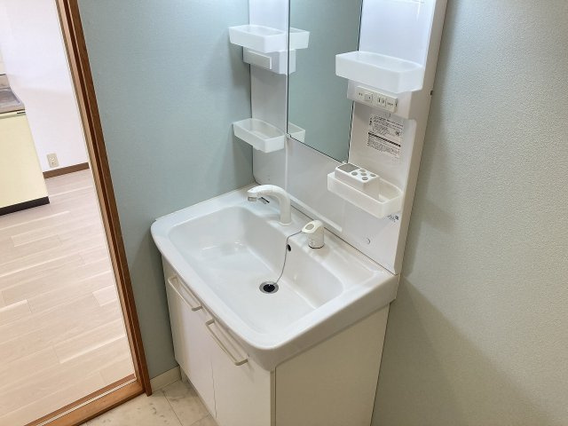 おさなぎハウスの独立洗面台