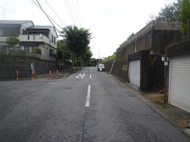 貫弥生が丘一丁目11番（B-14）の前面道路含む現地写真