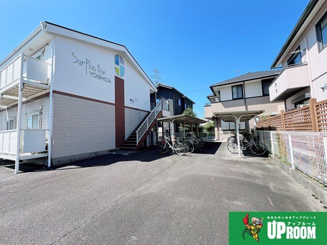 Ｓｕｒｐｌｕｓ　Ｏｎｅ　ＹＯＳＨＩＤＡの駐車場