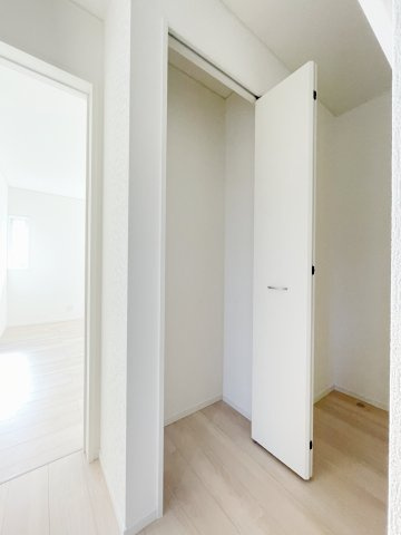 新築戸建・新築建売　白河市蛇石第1　第三小・中央中の収納|アウター収納などにも便利な玄関近くの収納！花粉などを室内に持ち込むリスクを防ぎます！