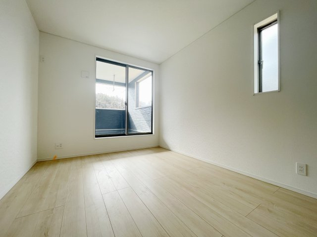 新築戸建・新築建売　白河市栄町　第一小・中央中の洋室|インナーバルコニーに続く6帖の洋室！