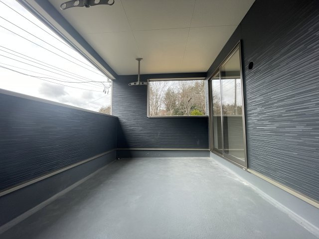 新築戸建・新築建売　白河市栄町　第一小・中央中のバルコニー|急な天候不良にも安心なインナーバルコニー！慌てることなく洗濯物も取り込めます！