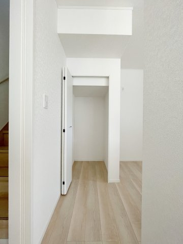 新築戸建・新築建売　白河市栄町　第一小・中央中の収納|階段下収納はパントリーとしても使えます♪