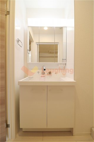 フリーデン国分の洗面所|明るい洗面所です