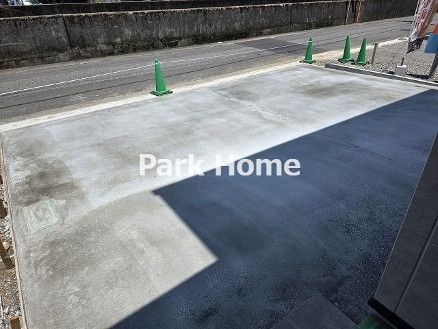 高知市南万々 -A号地-新築戸建ての駐車場|並列で3台駐車可能