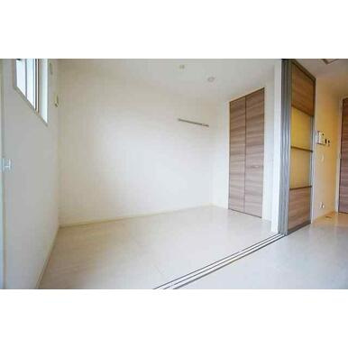 プリムローズの寝室|使い勝手のいい寝室です