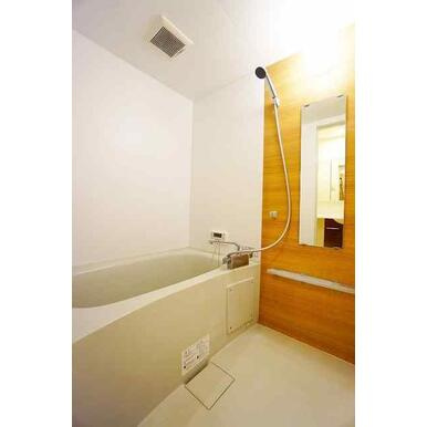 プリムローズの浴室|落ち着いた空間のお風呂です