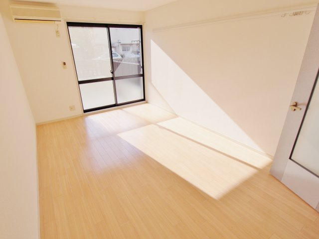 シャルム12の居間・リビング