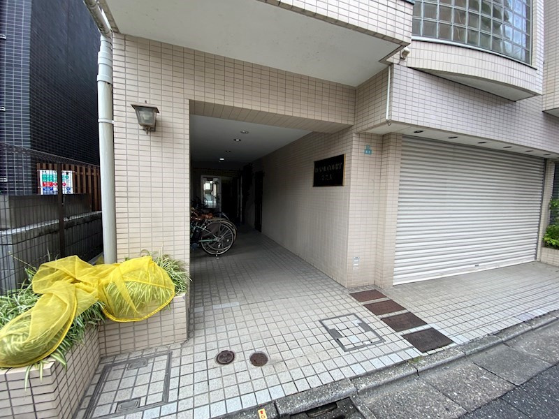 ロイヤルコート学芸大のエントランス