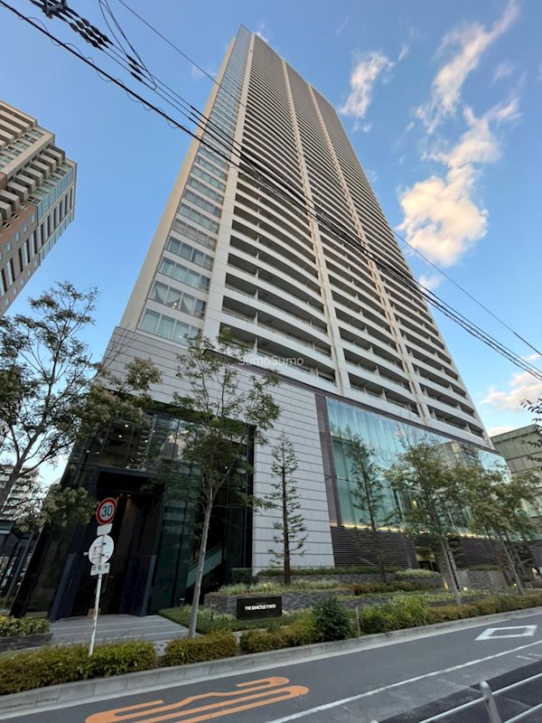 大阪ひびきの街ザ・サンクタスタワーの外観