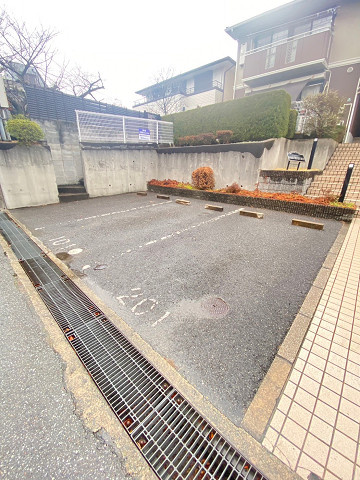 甲子園クレセントハウスの駐車場