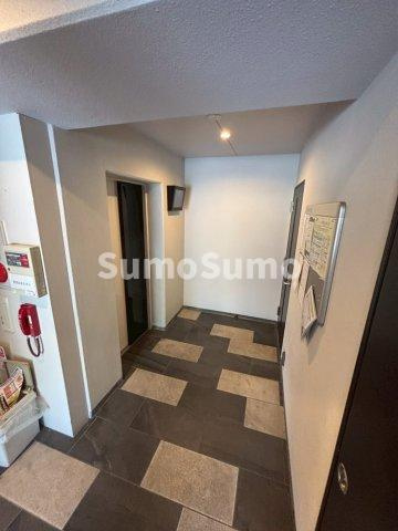 モノトーン難波のエントランス