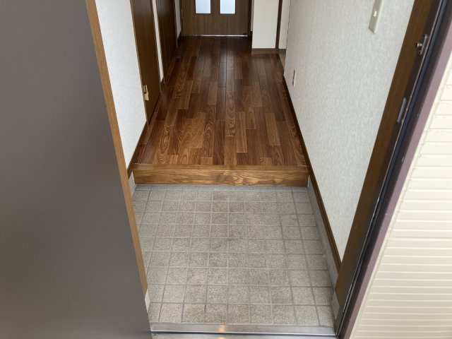 アメニティマンションの玄関